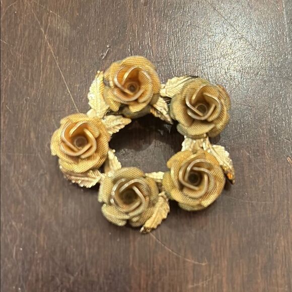 Vintage Floral Brooch with Gold Roses - Picture 1 of 3